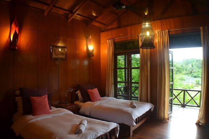 Room 4 of 44