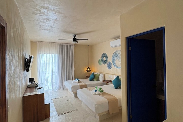 Room 105 of 321