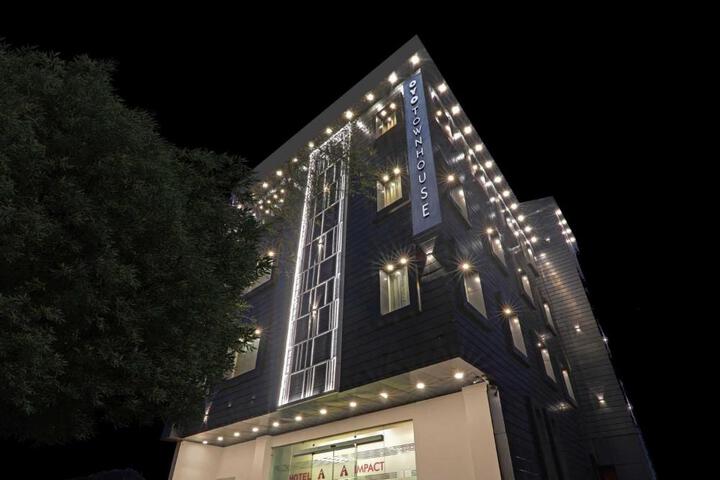 Super Townhouse Hotel Impact