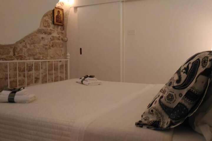 Room 6 of 24