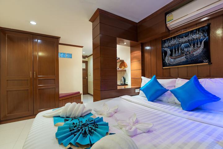 Room 4 of 33