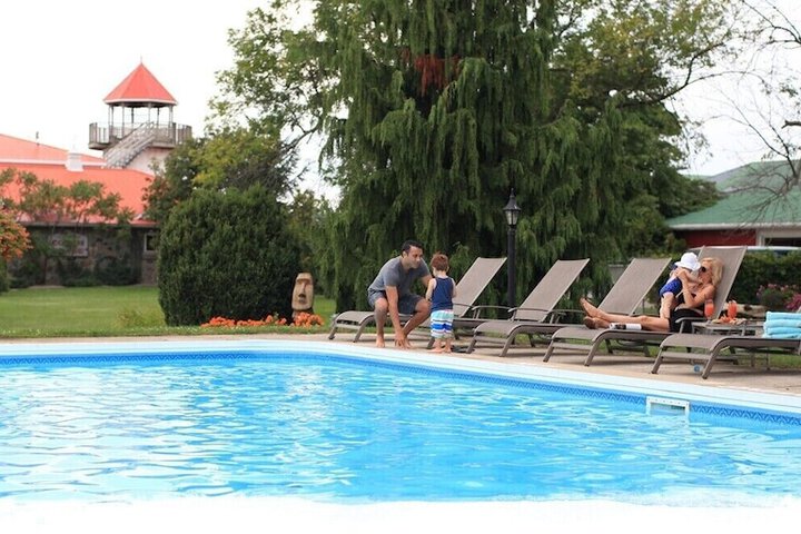 Hotel Pool