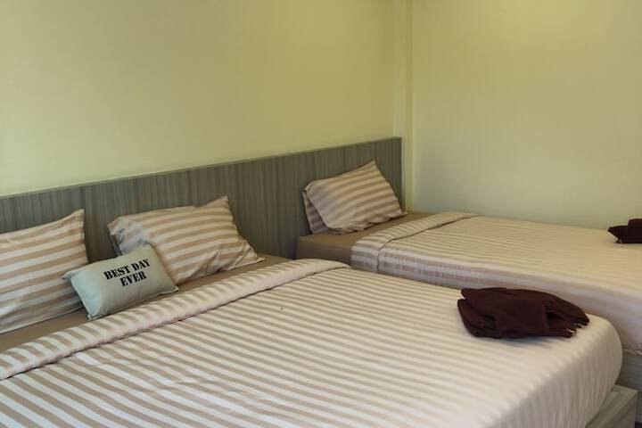 Room 18 of 143
