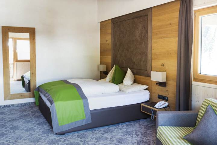 Room 5 of 40