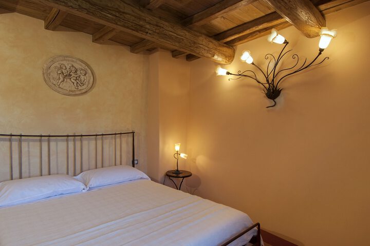 Room 11 of 25