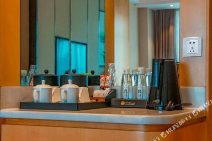 Time Warner Hotel