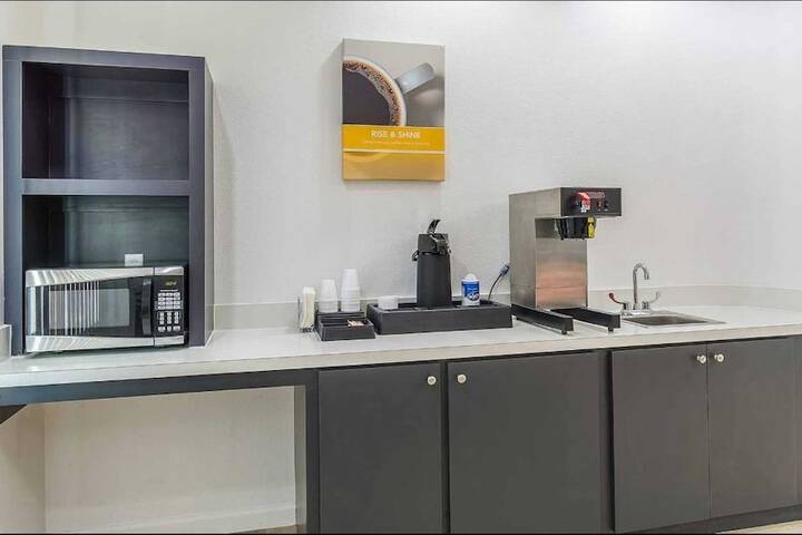 Breakfast/Coffee Service 23 of 30