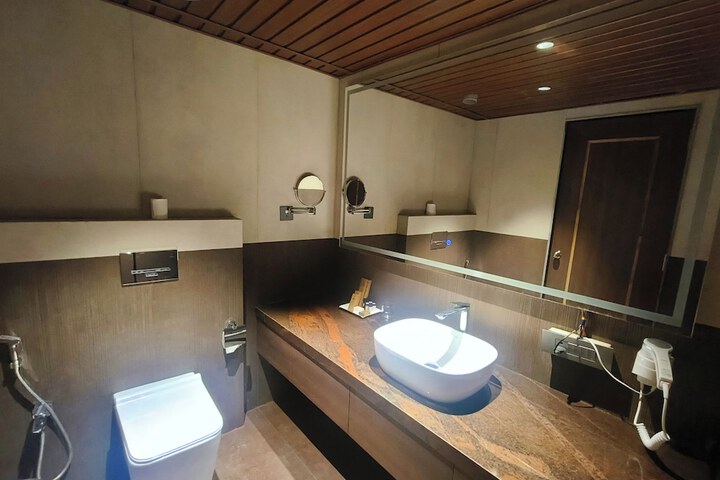 Room 40 of 77