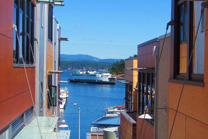 Island Inn at 123 West