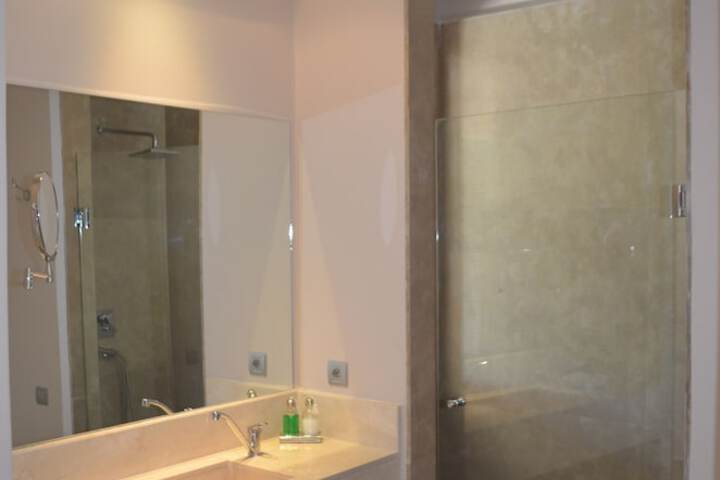 Room 10 of 37
