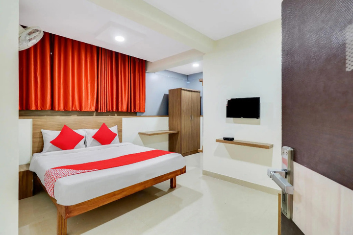 Oyo 35680 Sri Sai Residency