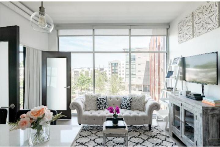 Soak up the Opulent Feel of a Lavish Monochrome Abode