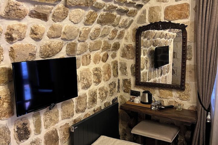 Room 27 of 59