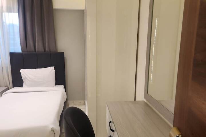 Room 29 of 85