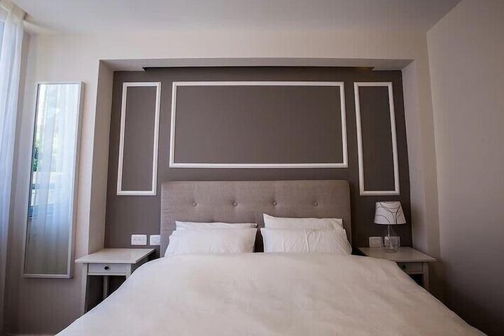 Room 14 of 83