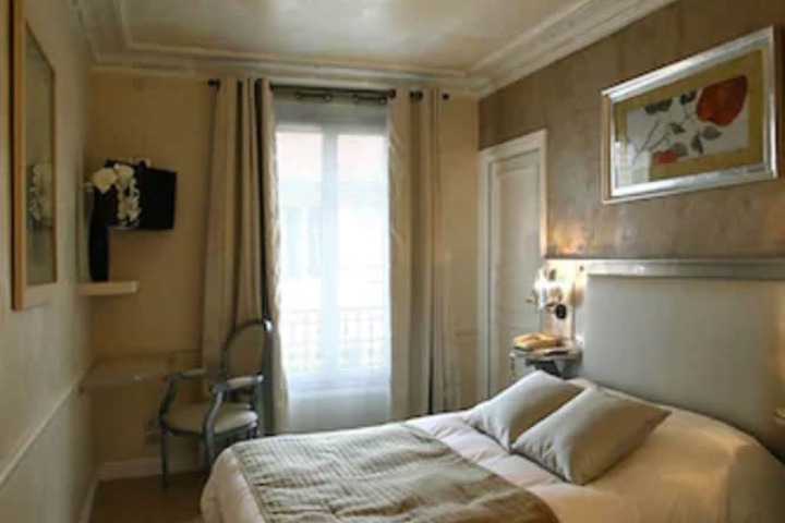 Room 11 of 37