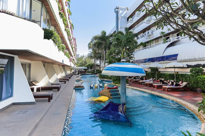 Hotel with Pool