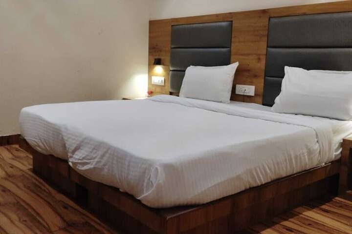 Room 8 of 11