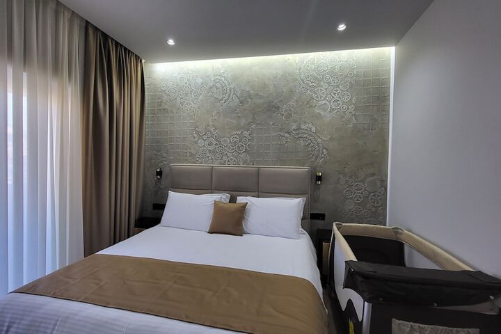 Room 3 of 121