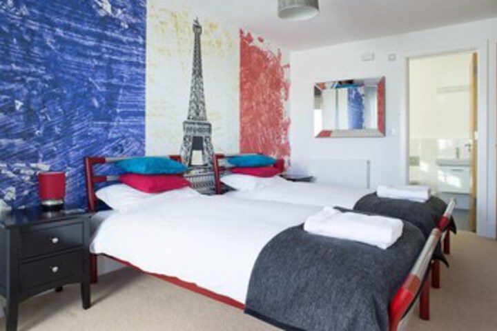 Room 7 of 13