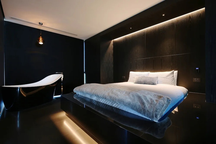 Room 5 of 24
