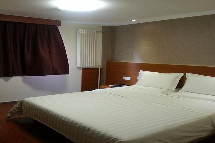 Room 3 of 7
