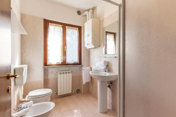 Room 5 of 14
