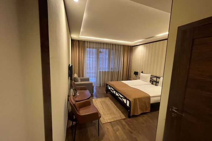 Room 28 of 65