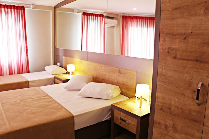Room 4 of 30