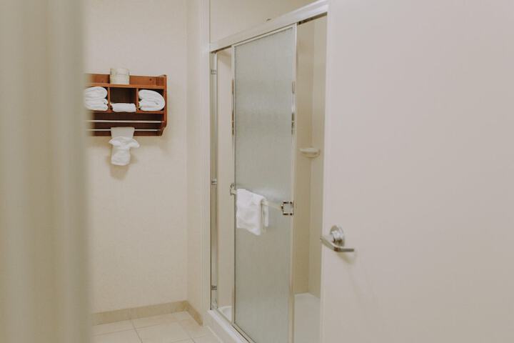 Room 32 of 38