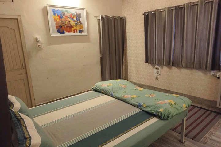 Room 5 of 32