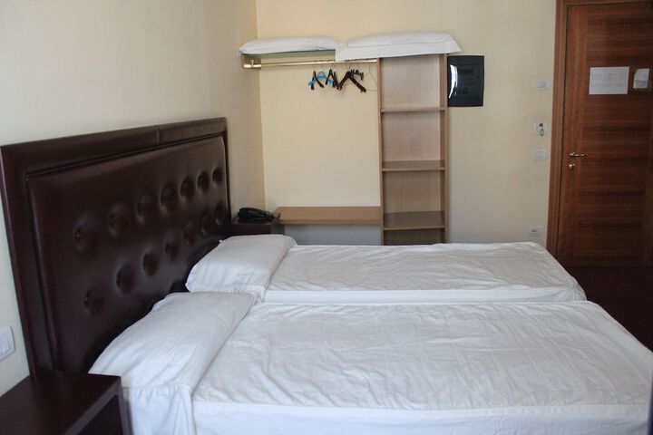 Room 21 of 50