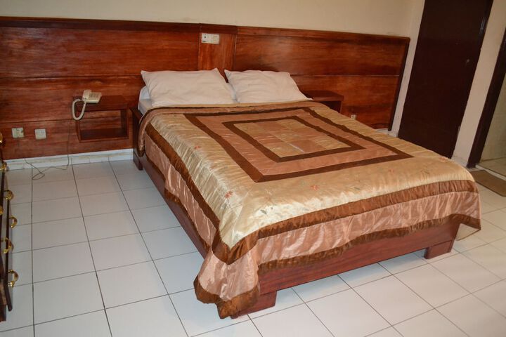 Room 4 of 15