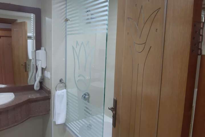 Room 13 of 19