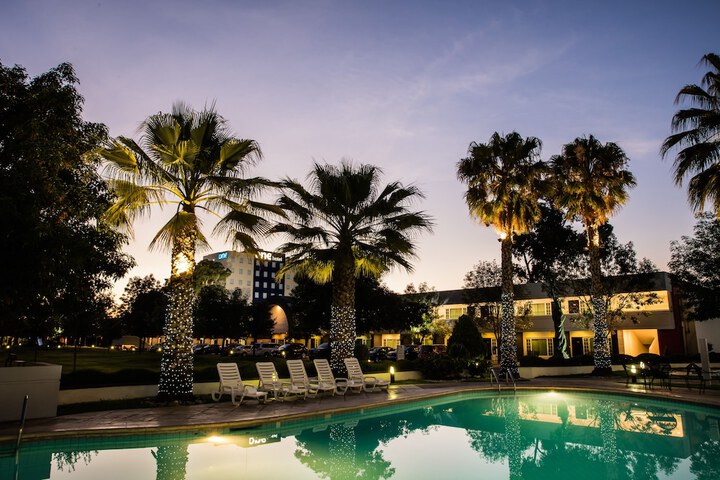 Hotel Pool