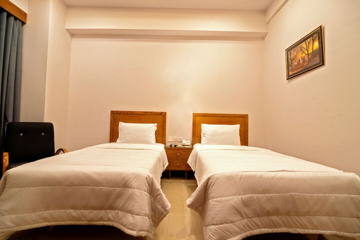 Room 6 of 13