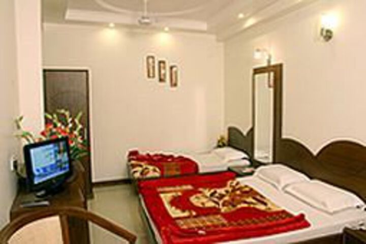 Room 4 of 14