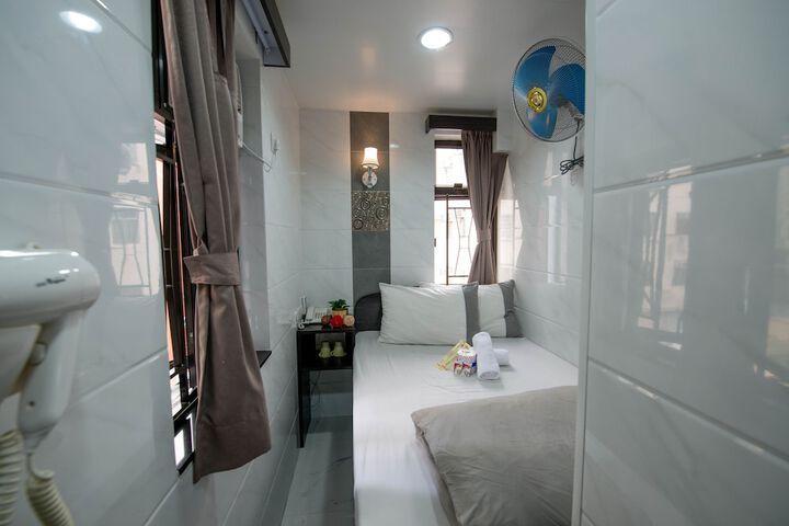 Room 10 of 42
