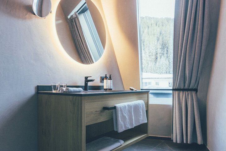Room 32 of 68