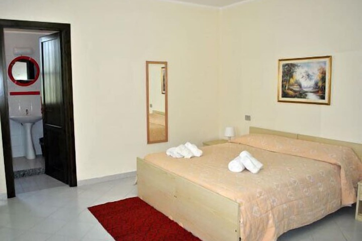Room 9 of 10