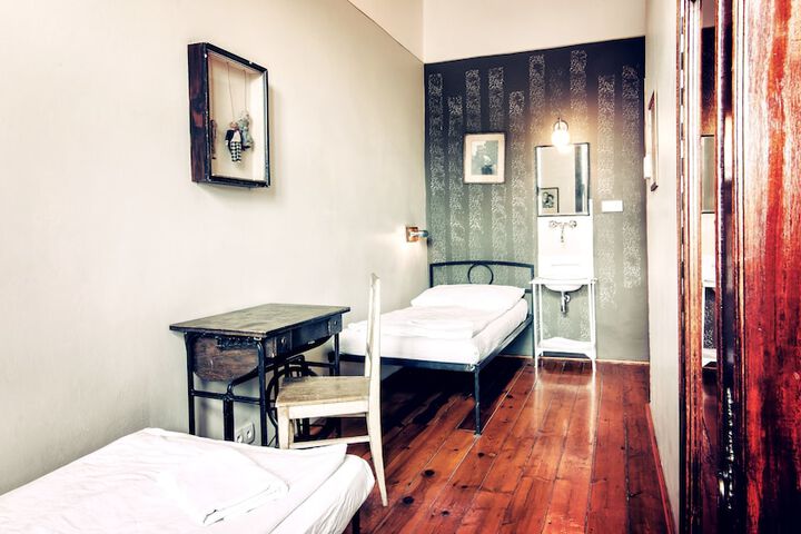 Room 9 of 68