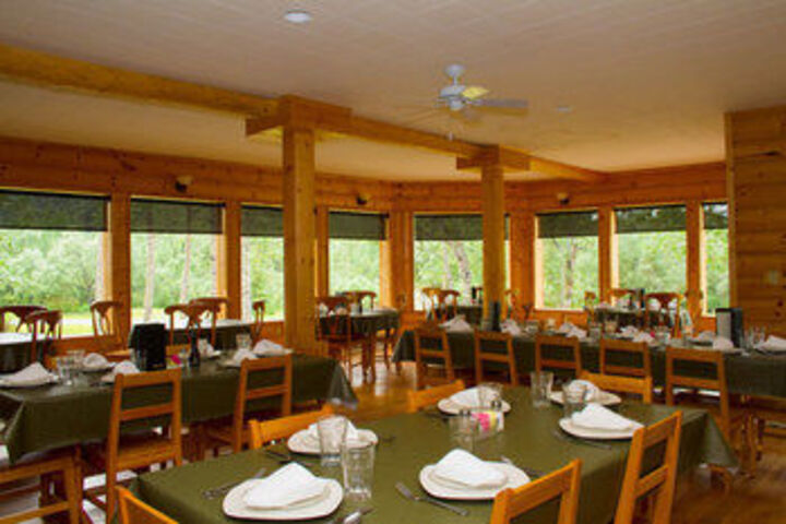 Dining 26 of 28