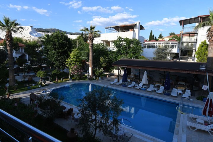 Pool 2 of 6