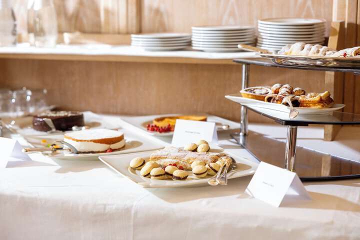 Breakfast/Coffee Service 160 of 180