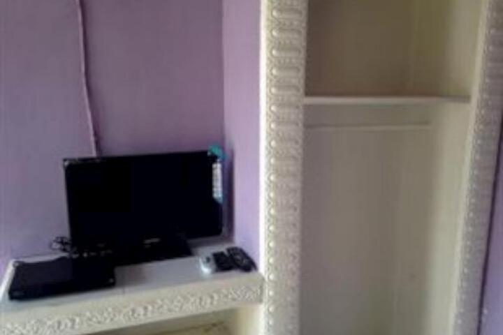 Room 2 of 6