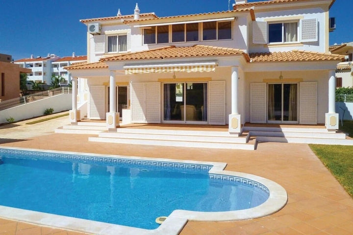Nice Home in Guia With 4 Bedrooms Wifi and Outdoor Swimming Pool
