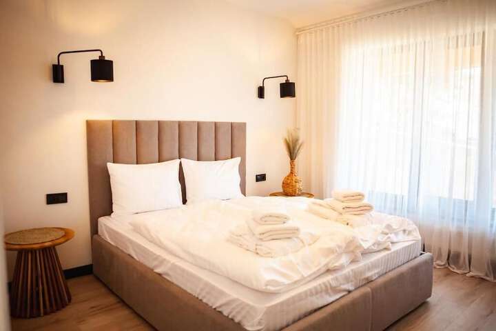 Room 2 of 102