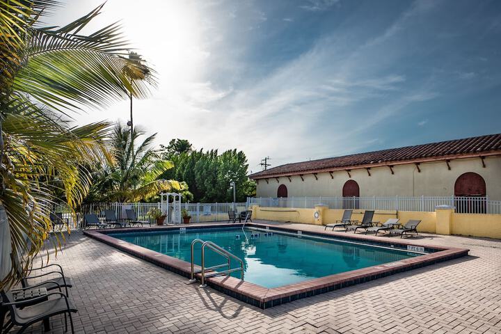 Photo of Captains Table Hotel Pool