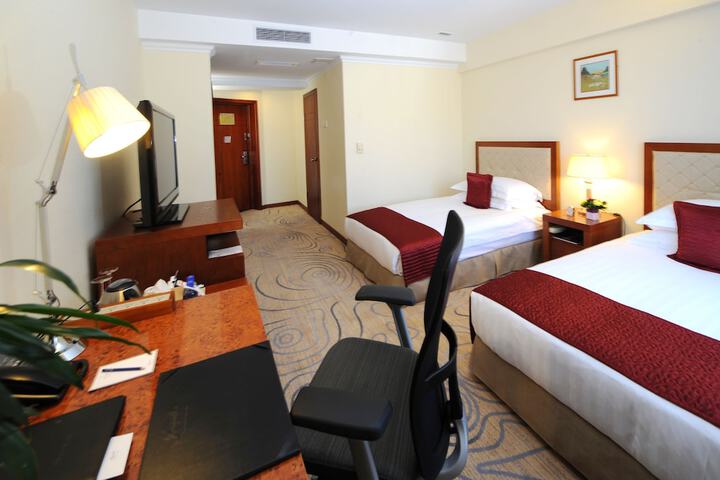 Room 27 of 326