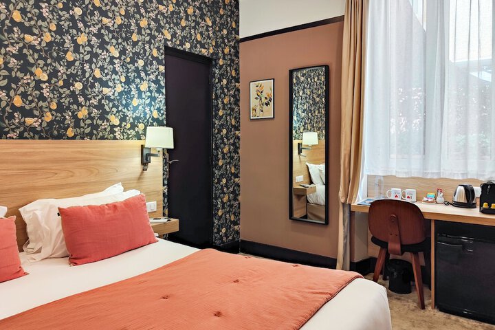 Room 42 of 122